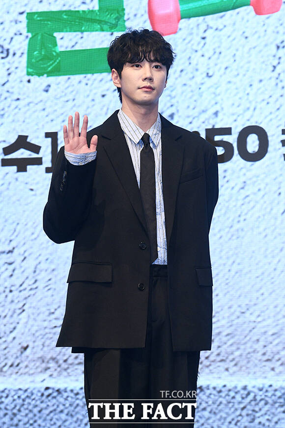  ؿ KBS2  '24 ｺŬ'  ٸ 簨 ְ ִ. / 