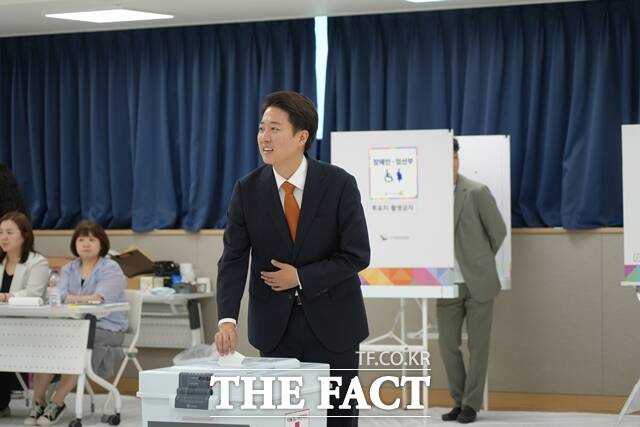 21   ǥ ù 29  ؼ Ŵ 뼱 ĺ ⵵ ȭ ź9  ǥҿ ǥϰ ִ. /Ŵ