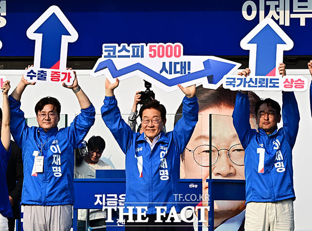  Ҿִ 뼱 ĺ() 29   ʱ ӹ͹̳ 忡  ʱ   ڽ  ս ̰ ִ. / 