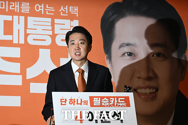 ؼ Ŵ 뼱 ĺ 29   ǵ ȸ ȸ    ϰ ִ. /ȸ= 