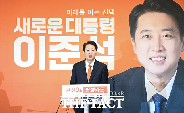 ؼ Ŵ 뼱 ĺ 29   ǵ ȸ ȸ    ϰ ִ. /ȸ= 