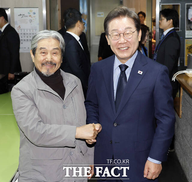  Ҿִ 뼱ĺ 2 ⵵   ֹαȸ ȸ ģ   ֹαȸ θ() λϰ ִ.  θ  ĺ ȣ Ȱ  Ƿ      ֹαȸ  濡    ǽ ߴ.