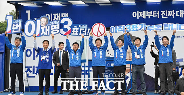 () Ҿִ 뼱 ĺ 2   ϱ ϼǽ 忡    ڵ   ȣϰ ִ. / 