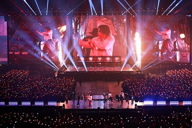 ȩ  13~14  ϻ꼭 տ ְ忡 ڸ ܼƮ 'j-hope Tour 'HOPE ON THE STAGE' FINAL' Ѵ. /Ʈ 