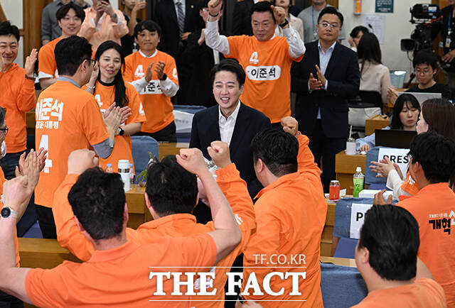 ؼ Ŵ 뼱 ĺ 3   ǵ ȸ ǿȸ õ 21 ɼ ǥȲ ã   ް ִ. /ȸ= 