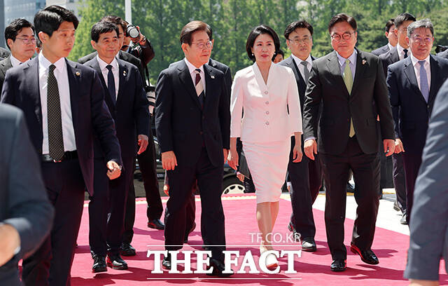  ()  簡 4  11  ǵ ȸ ٴȦ  Ӽ ϱ  ϰ ִ. /ȸڴ
