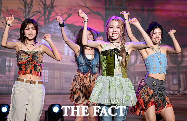 ׷ Ű󽺰 9    ƮȦ   ̽ 'KILL MA BO$$' 븦 ġ ִ. /ȣ 