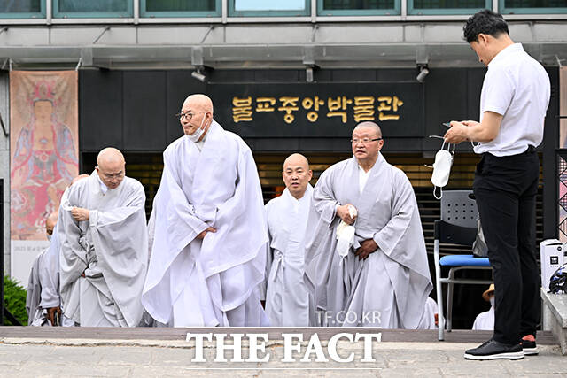 콺  Ե ȭ簡  ڹ  Ȯ   ִ.