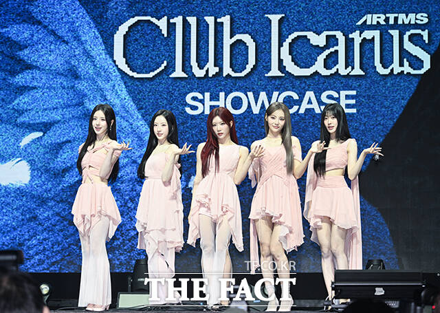 ׷ Ƹ׹̽  Ͻ, 踳, , ָ(ʺ) 12    24 ̺Ȧ   ٹ 'Ŭ ī罺(Club Icarus)' ߸  ̽   ϰ ִ. / 