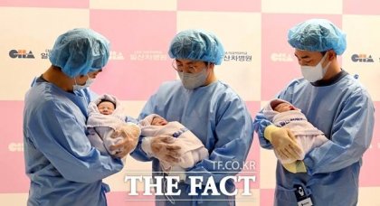 서울시의 혼인율과 출산율이 12개월 연속 증가세를 보였다. 사진은 경기 고양 일산차병원에서 2025년 1월 1일 0시 0분에 태어난 신생아들로 기사의 특정 사실과 무관하다. /더팩트 DB