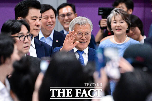   ɰ  簡 ڵ ȯȣ  ϰ ִ.