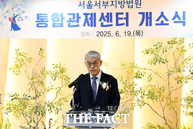 õ뿱 ó 19    Ｍ  Ｍ հ ҽĿ  縦 ϰ ִ. / 