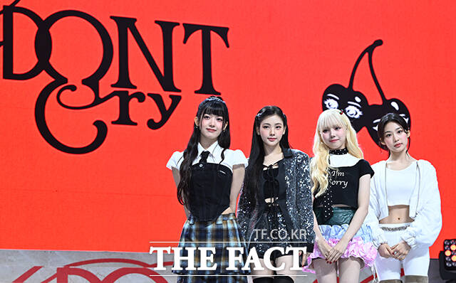 ǳ̼ ſ ɱ׷ Baby DONT Cry(̺ũ) ̿ , ̾, (ʺ) 23   걸 罺 SOLƮȦ   ̱ ٹ ' (F Girl)' ߸  ̽   ϰ ִ. / 