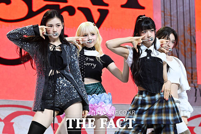 ǳ̼ ſ ɱ׷ Baby DONT Cry(̺ũ) 23   걸 罺 SOLƮȦ   ̱ ٹ ' (F Girl)' ߸  ̽  ŸƲ ' ' 븦 ġ ִ. / 