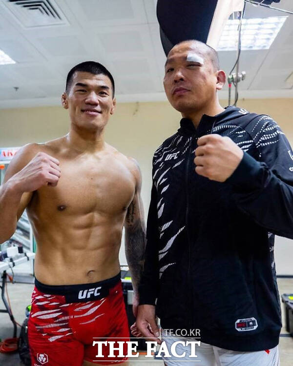 23 '<Ʈ>  ̻ ڰ ϴ հ ĳƮ ' ƾ'  ° ð UFC () ؿ   ٷ. /UFC