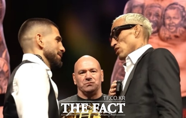 Ǫƿ ø̶ 27(ѱð) ̱ ׹ٴ 󽺺̰Ž  UFC 317  ȸ ġ ̽ ϰ ִ. /UFC