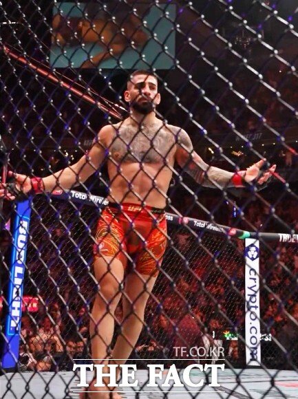 Ǫư ø̶ 1忡 KO ʶ߸  ü èǾ ߴ. /UFC