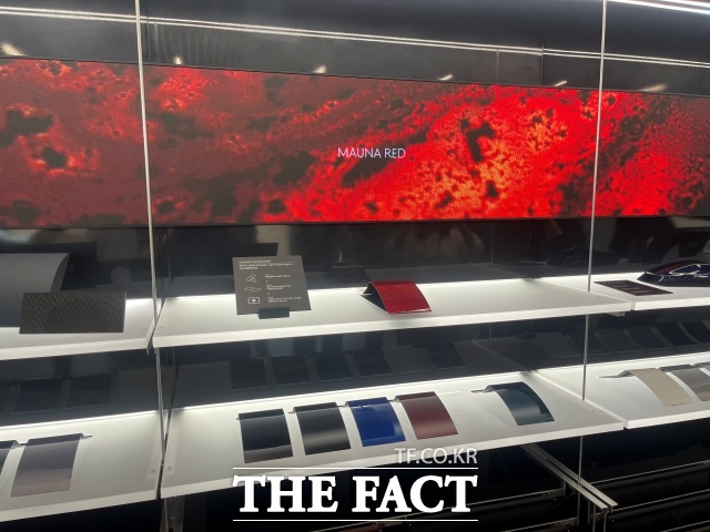 ׽ý ûֿ ִ CMF(Color, Material, Finish) Ȧ.     پϰ   ִ. / 