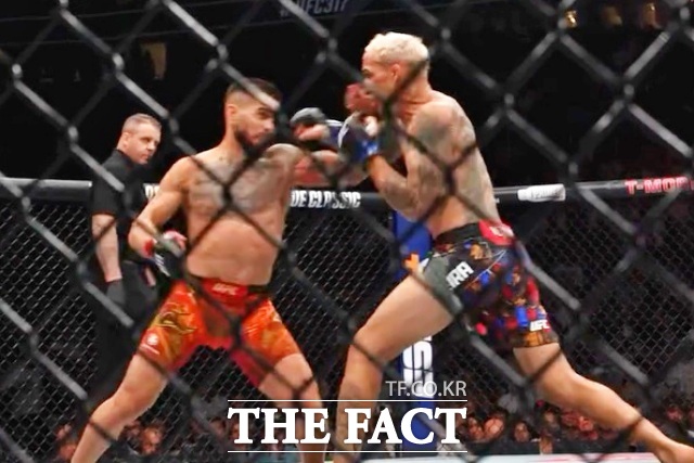 ϸ Ǫ() 29(ѱð) ̱ ׹ٴ 󽺺̰Ž T- Ʒ  UFC 317  ̺Ʈ Ʈ ŸƲ   ø̶ Ÿ ̰ ִ. /UFC