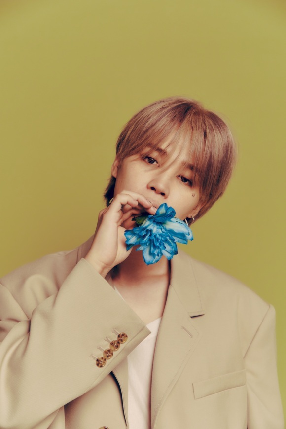  Դ  'FACE'   'MUSE'   ٹ ߸ߴ.  ٹ  ' 200' 2 ö 'FACE' ŸƲ 'Like Crazy(ũ ũ)' ' 100' 1 ߴ. K ַ  ' 100' 1    ʴ. /Ʈ 