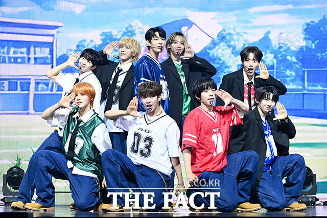 ׷ ȩ(AHOF) 1    24 ̺Ȧ  ù ° ̴Ͼٹ 'WHO WE ARE(  )' ߸  ̽  ϰ 'Ķ б, ʷ ܵ,  ȭ' 븦 ġ ִ. / 