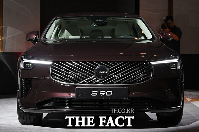 S90 ÷ ̺긮 T8 ϵ ̺긮 B5 õȴ. T8 1ȸ   ִ 65 ⸸   ְ, B5 ְ 250  Ѵ.  B5 6530, T8 9140̴. / 