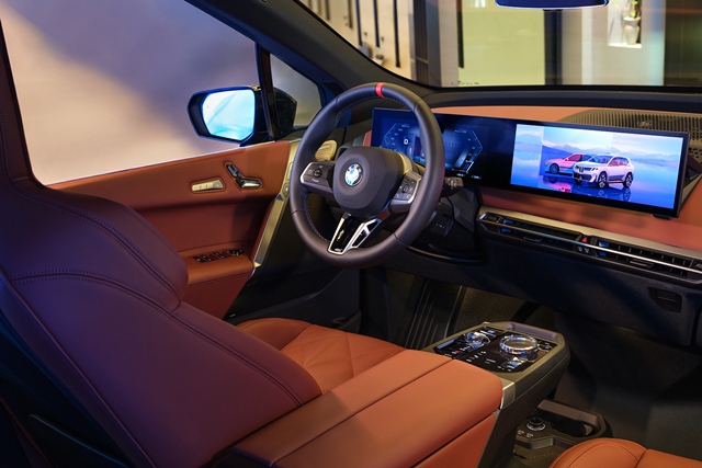  iX xDrive45  82  ְ 408, ִũ 71.4m ϸ, xDrive60 ְ 544, ִũ 78.0m ƴ. /BMW ڸ