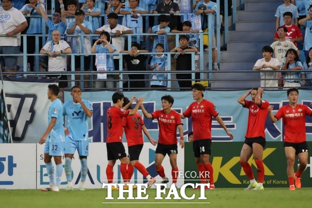2 뱸iMũPARK  2025 ϳ ڸ 8  FC 뱸FC 2-1  4 ߴ. /౸ȸ