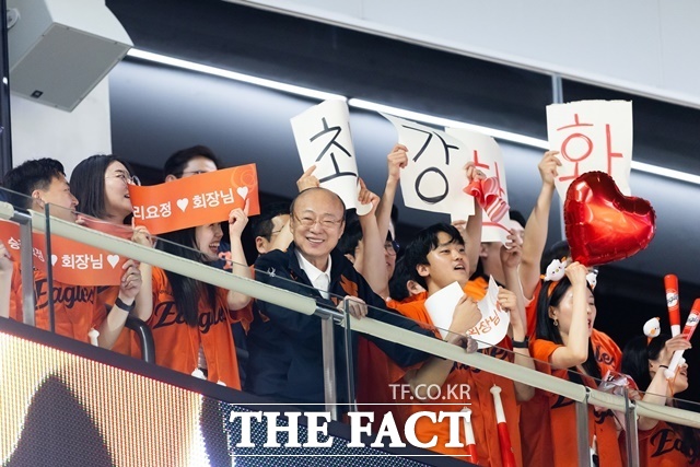 ¿ ȭ׷ ȸ 3 ׷ 迭  746 Բ  ȭ ũ ã ξ߱ ȭ ȭ̱۽ ϰ ִ. /ȭ׷