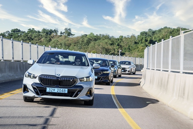 BMWڸƴ  1 6 BMW 5ø  12786 Ǹŵ  (11159)   15% ߴٰ 7 . /BMWڸ
