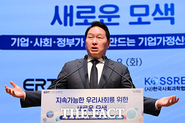 ¿ ѻȸǼ ȸ 8   ߱ ѻȸǼҿ  '  츮  ο  ȸ'  λ縻 ϰ ִ. / 