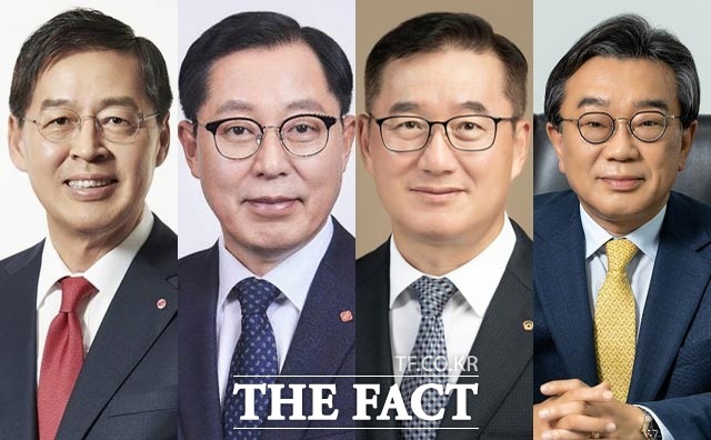  ȭо ְ濵(CEO) Ӱɰ濵 ѸҸ  Ȳ  'ȮǼ' ִ  ߴ. ( ʺ) ö LGȭ ȸ, ̿ ԵɹĮ ǥ̻,  ȭַ ǥ̻,  ȣȭ ǥ̻. / 