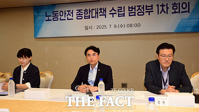 â 뵿  () 9   α μû翡   մå úó TFȸǿ  ι߾ ϰ ִ. /ӿ 