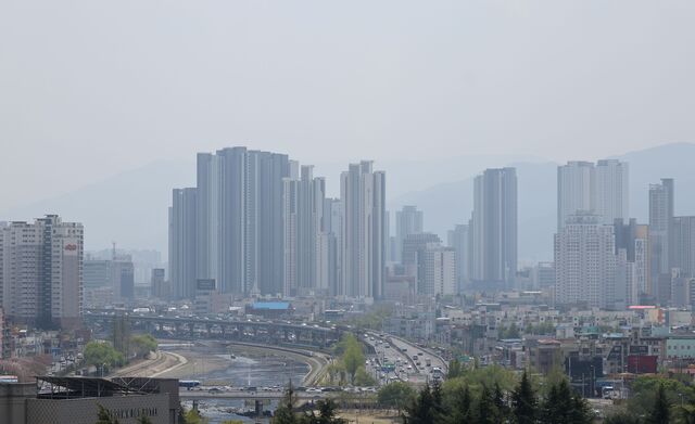 ѱ¿ڷ ڿκο Ʈ(KOTRA) ϰ ִ 2025 2 ½ǰ  Ÿ缺  ƴٰ 10 .   4 10 뱸 . / ý