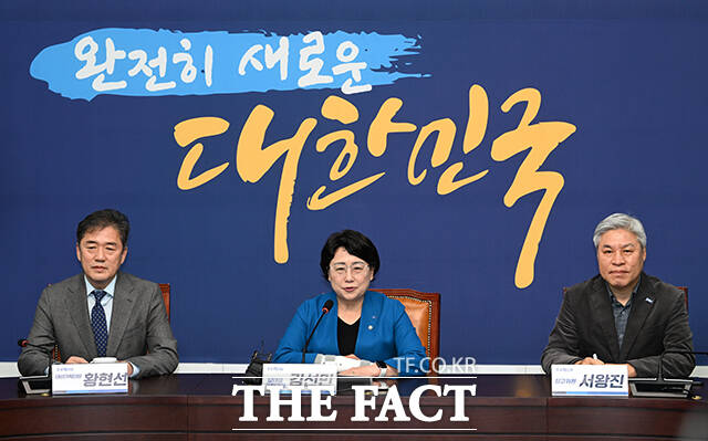 Ŵ  ó ݵ ϰ ִ. / 
