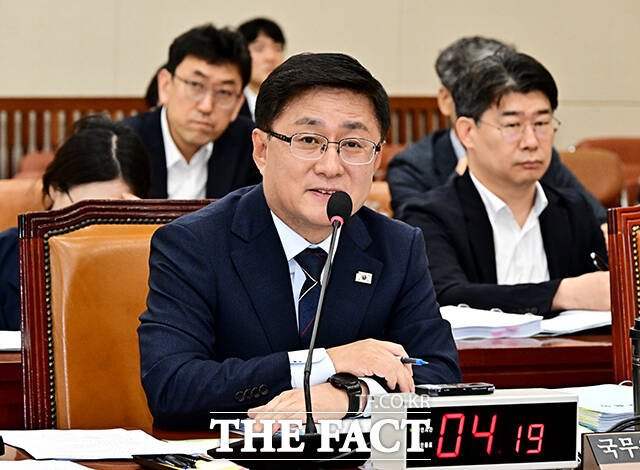 輺ȯ ȯ  ĺڰ 15   ǵ ȸ  λûȸ  ǿ 亯 ϰ ִ. /ȸ= 