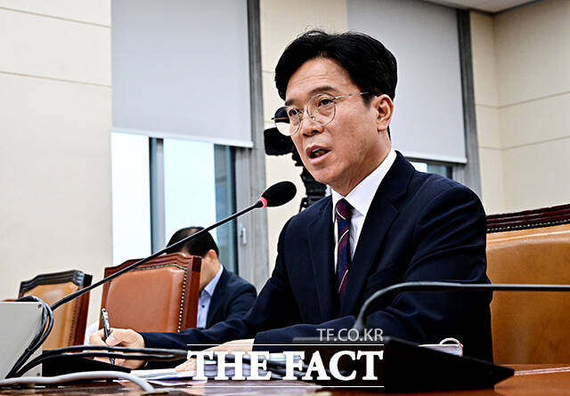 迵 뵿  ĺڰ 16   ǵ ȸ  λûȸ  ǿ 亯 ϰ ִ. /ȸ= 