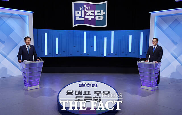 û() Ҿִ ǥ ĺ 16   õ  SBS  TVȸ ռ Կ ϰ ִ. /ȸڴ