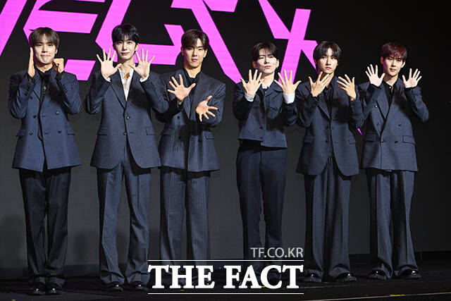 ׷ Ÿ(MONSTA X)  , Ŵ, , ̿, (ʺ) 16    ܷ ￡   10ֳ  '2025 Ÿ ĿƮ '   ڰȸ   ϰ ִ. / 