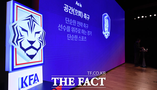 ౸ȸ   ɺ ǥ  ߴ. FIFA ų U-17  Կ     U-17 ǥ  U-16 ǥ  żƴ./ƮDB