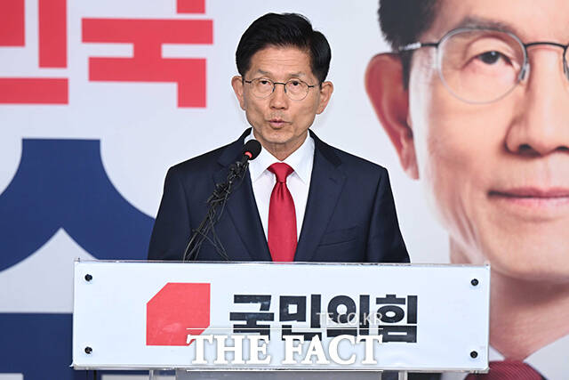  뼱 ĺ 蹮  뵿  20  ǥ ⸶ ߴ. / 